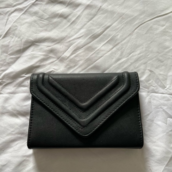 Black pouch from Aldo. Wore it couple of times - Picture 2 of 3